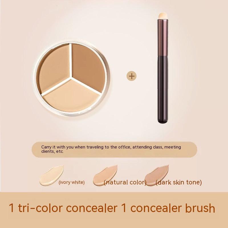 Three Color Concealer To Cover Acne Spots And Dark Circles.