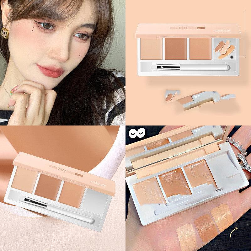 Tri-color Concealer Palette To Cover Dark Circles And Tear Troughs.