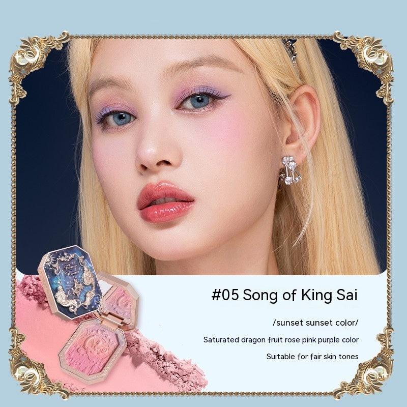 Tri Color Gradient Powder Blusher Matte.