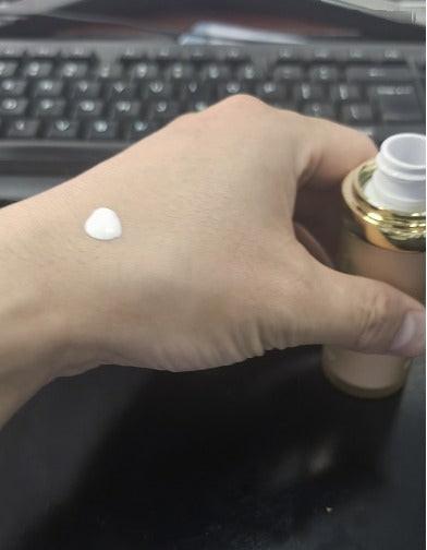 4-in-1 Bionic Temperature Change Liquid Foundation.