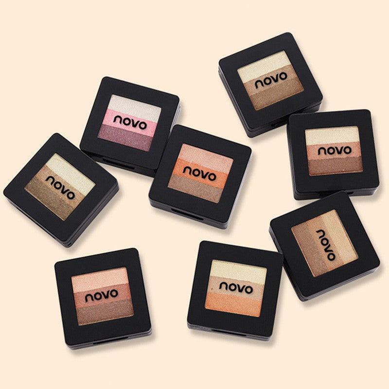 Trichromatic eye shadow.