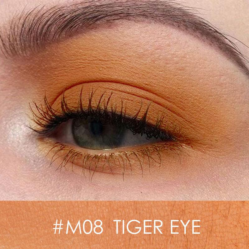 Monochrome mermaige earth color eyeshadow.