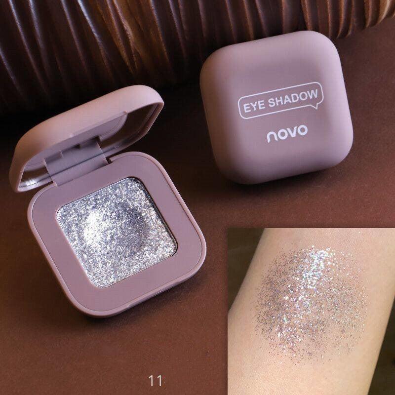 NOVO monochrome eye shadow.