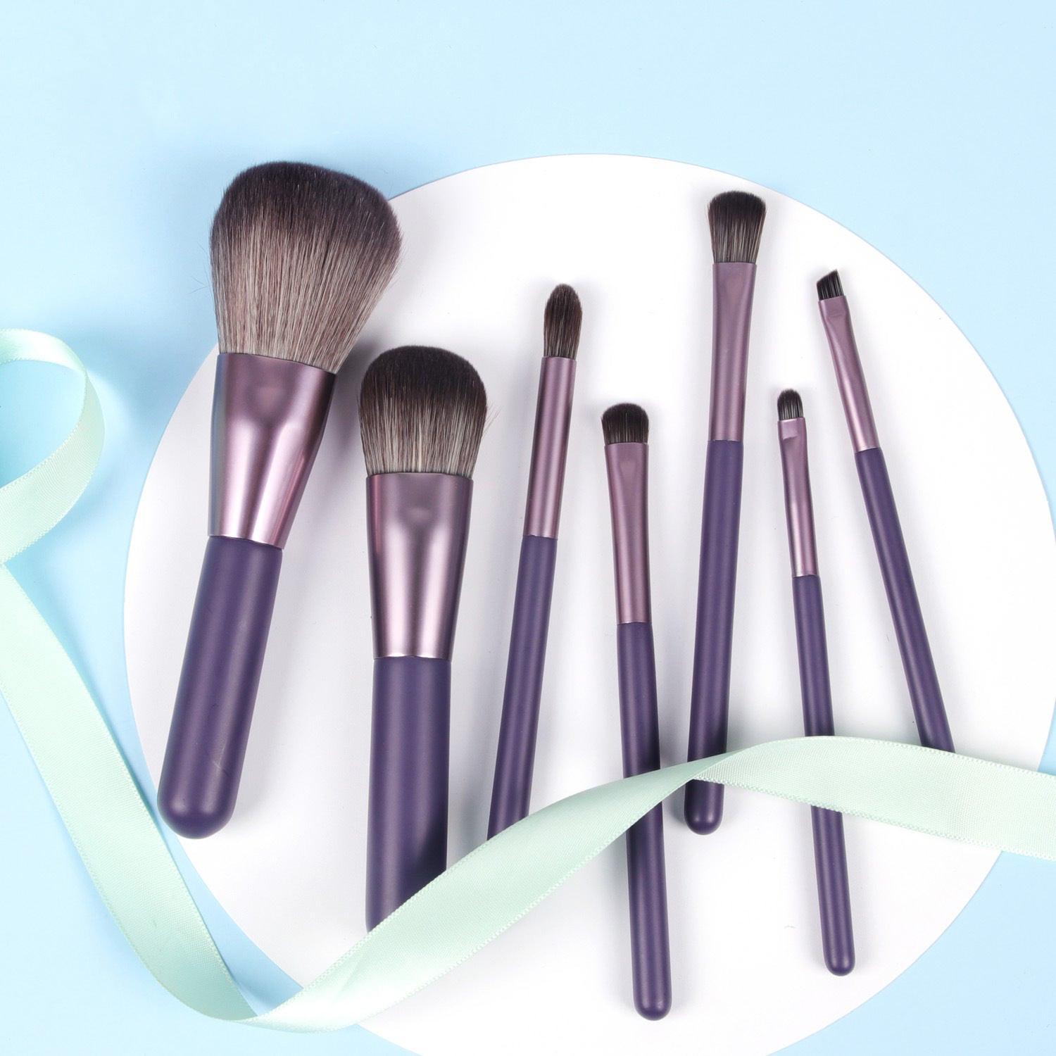 Makeup, Blush, Eyeshadow and Lip Brush Set of 7 Makeup Brushes.