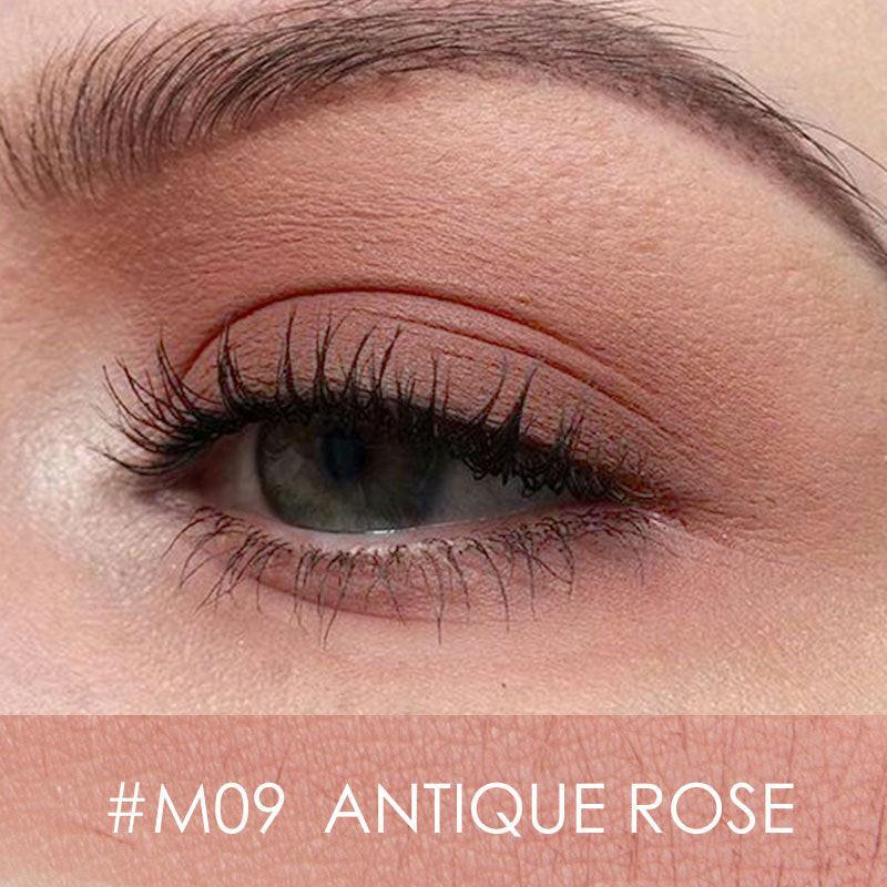 Monochrome mermaige earth color eyeshadow.