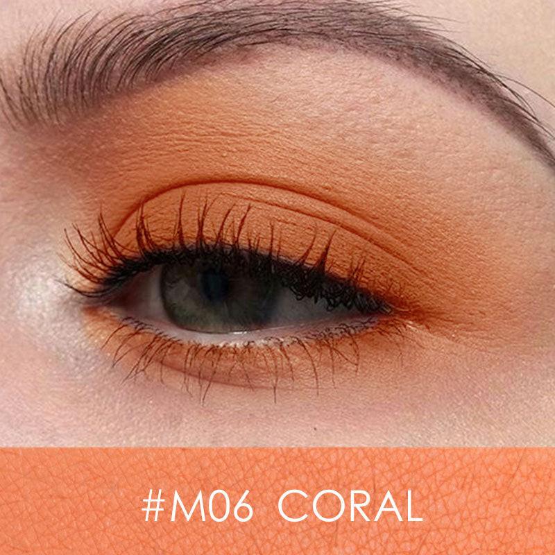 Monochrome mermaige earth color eyeshadow.