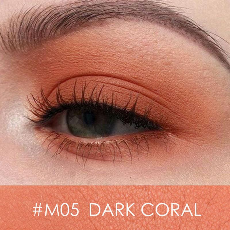 Monochrome mermaige earth color eyeshadow.
