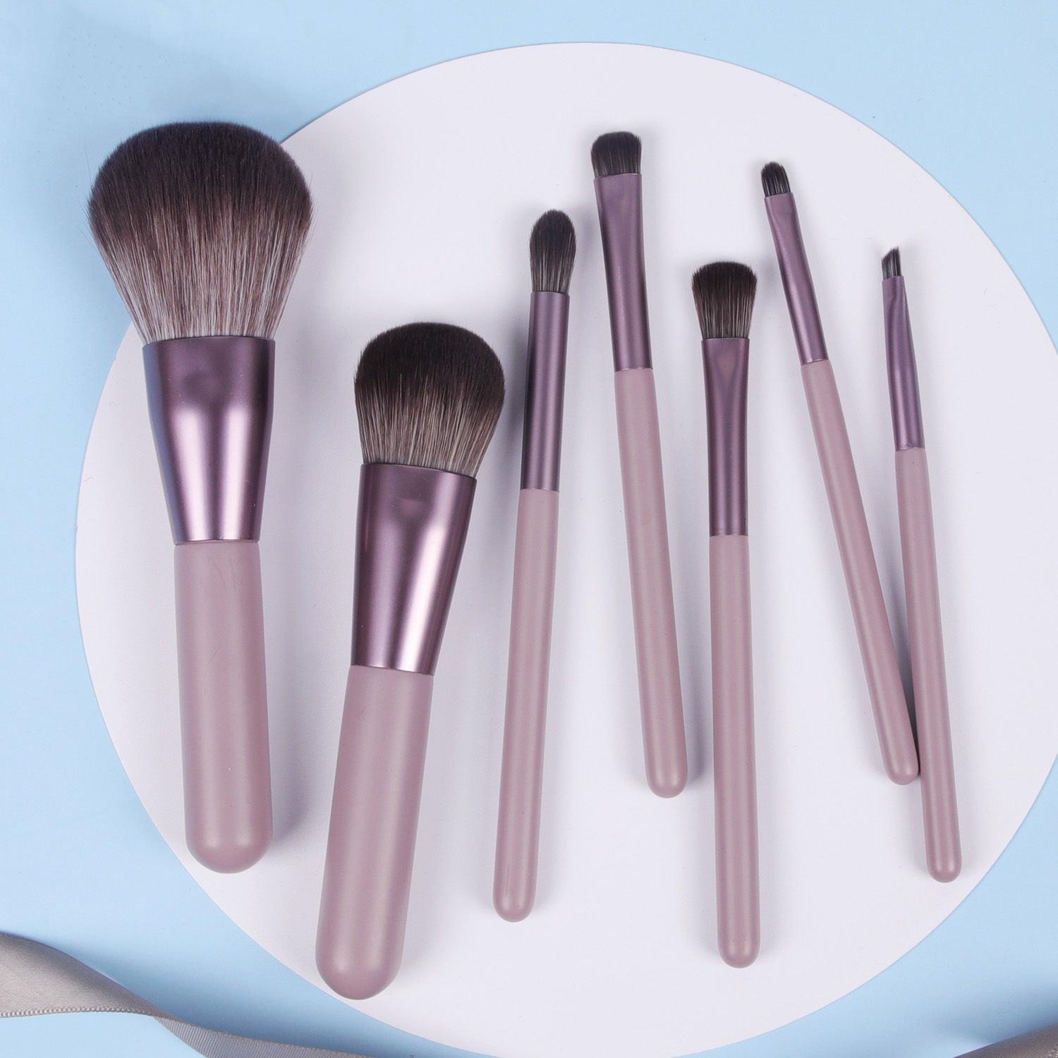 Makeup, Blush, Eyeshadow and Lip Brush Set of 7 Makeup Brushes.