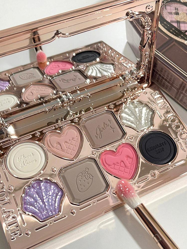 Eye Shadow With Eight Color Highlights.