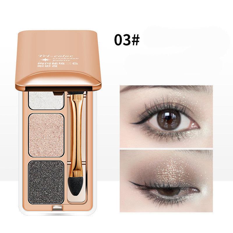 Three Color Eye Shadow Plate With Pearly Light.