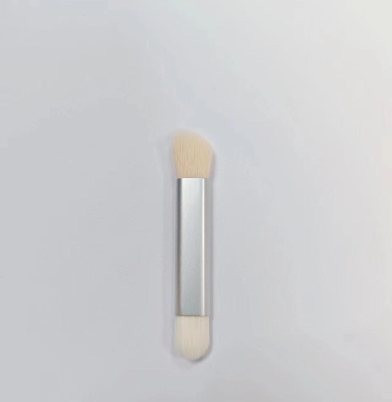 Portable Double-effect Double-headed Nylon Eye Shadow Brush.