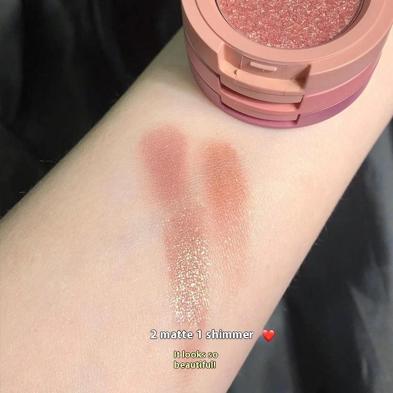 Light Wind Floating 3-color Earth Color Eye Shadow Plate.