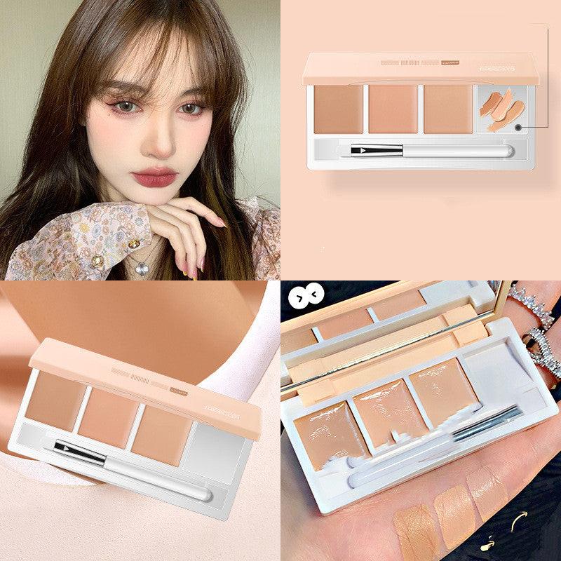 Tri-color Concealer Palette To Cover Dark Circles And Tear Troughs.